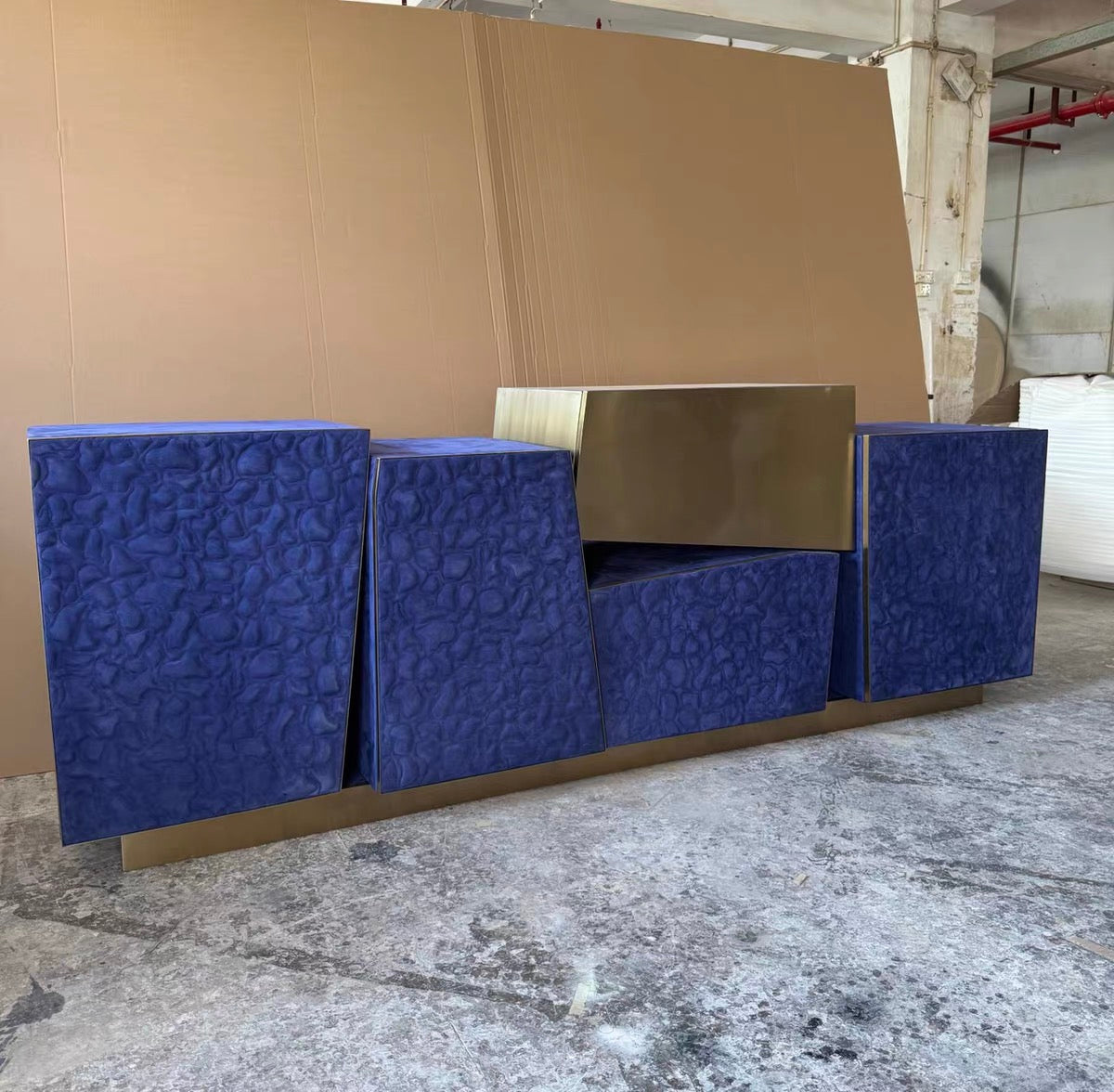 Luxurious Sideboard Mixed Wood and Metal Modern Furniture Stylish Cabinet