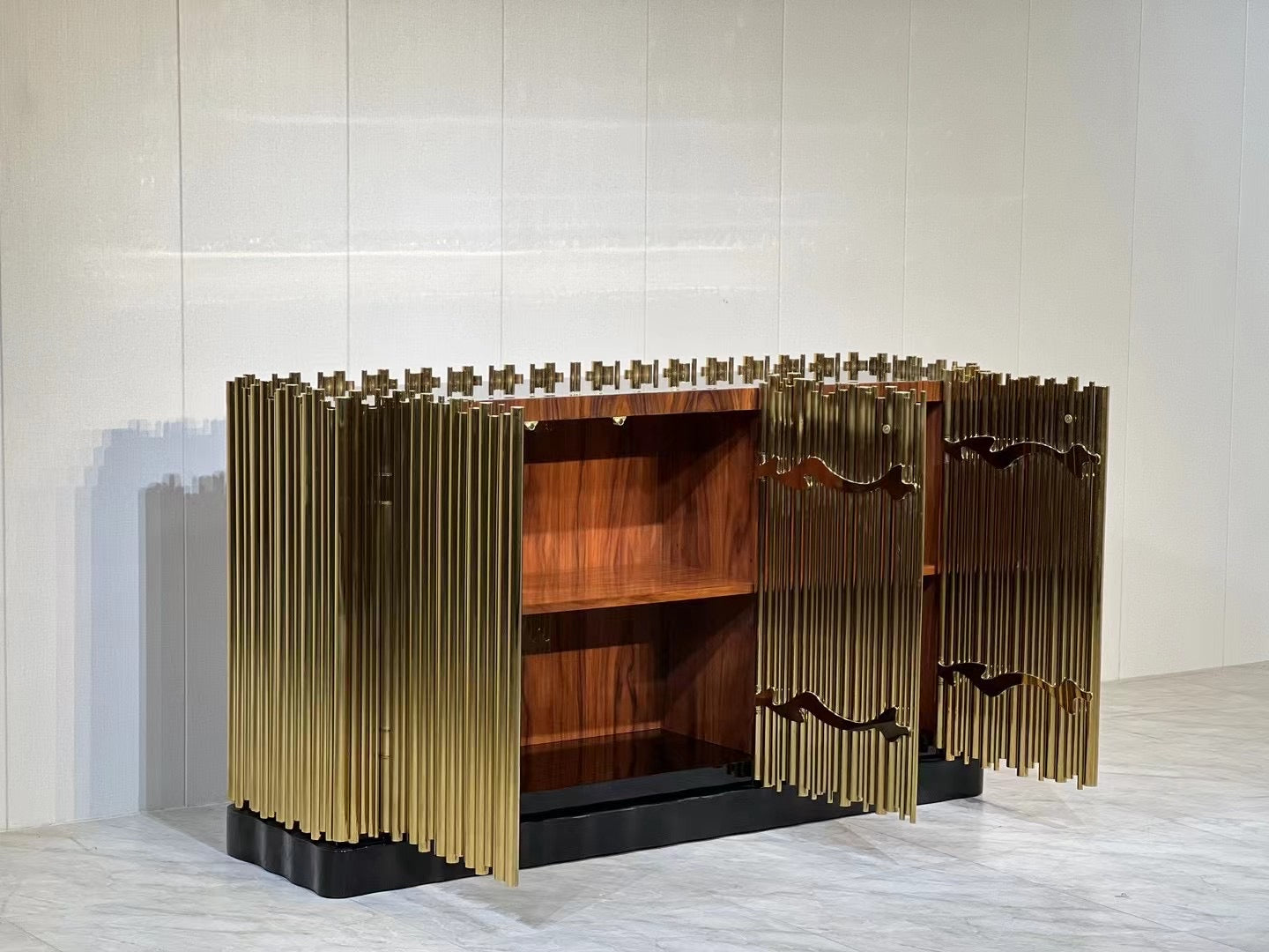 Exquisite and luxurious side cabinet golden stainless steel pipe modern home Spain designer