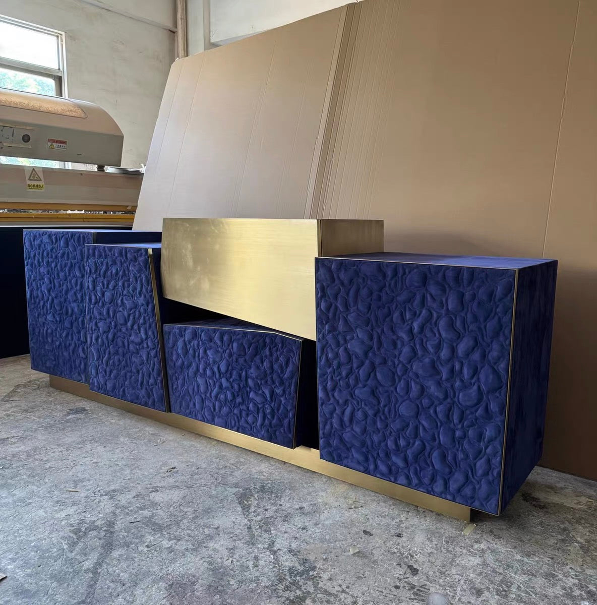 Luxurious Sideboard Mixed Wood and Metal Modern Furniture Stylish Cabinet