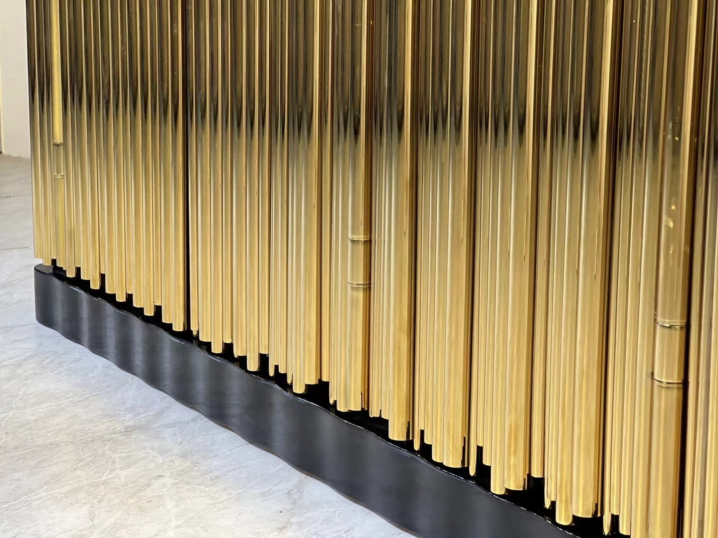 Exquisite and luxurious side cabinet golden stainless steel pipe modern home Spain designer