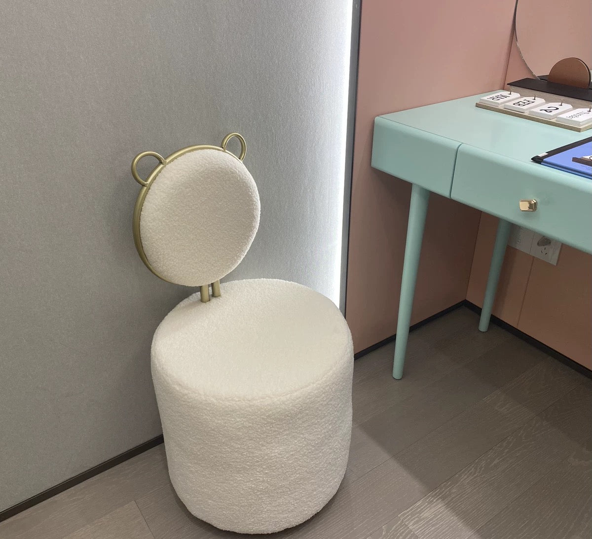 Lovely Bear shape dressing stool heart shaped girly chair