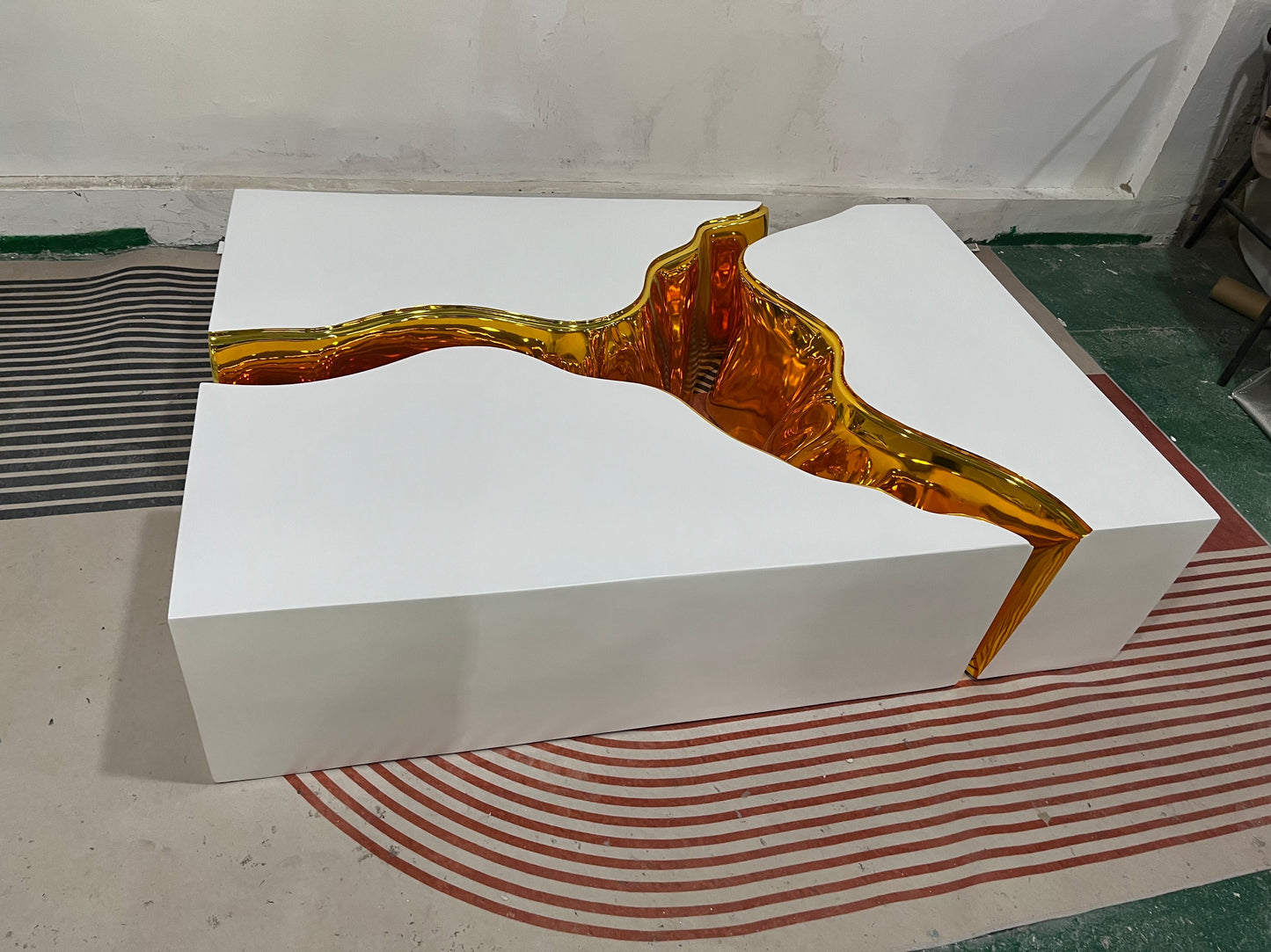 Abstract shape splitting coffee table high technique Stainless steel artwork