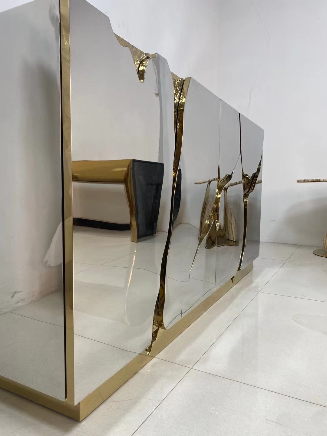 Stainless steel cabinet fashion design