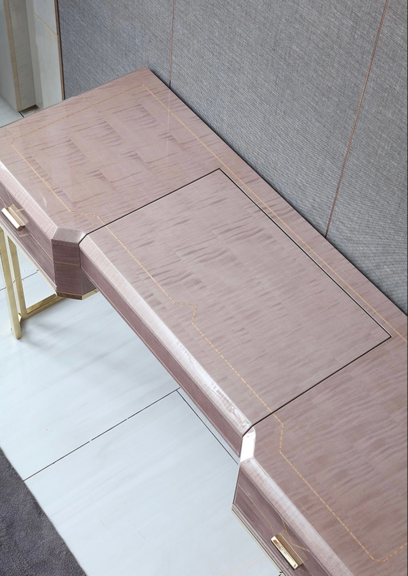 Elegant dresser clamshell design mirror stainless steel pink girl dresser