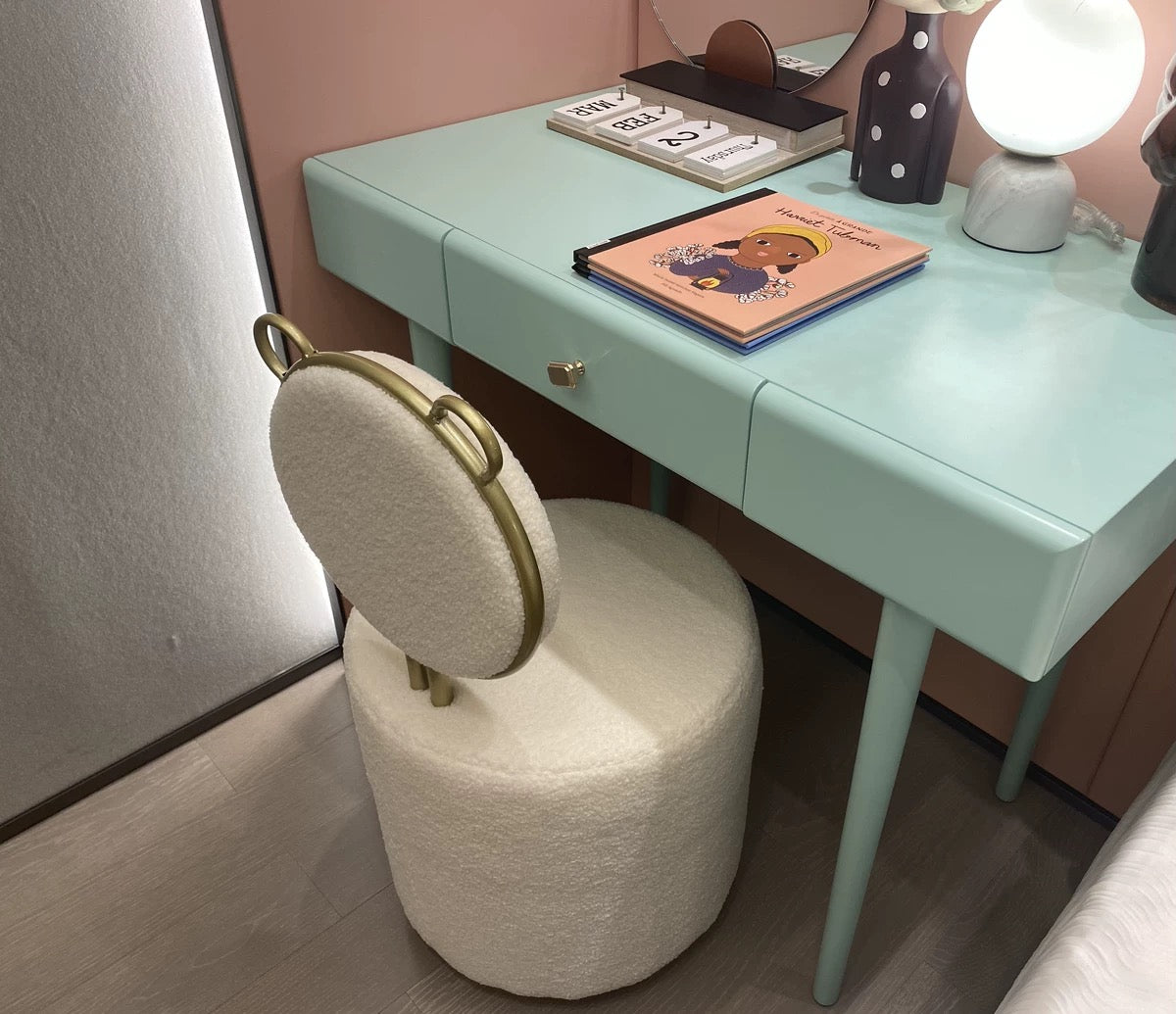 Lovely Bear shape dressing stool heart shaped girly chair