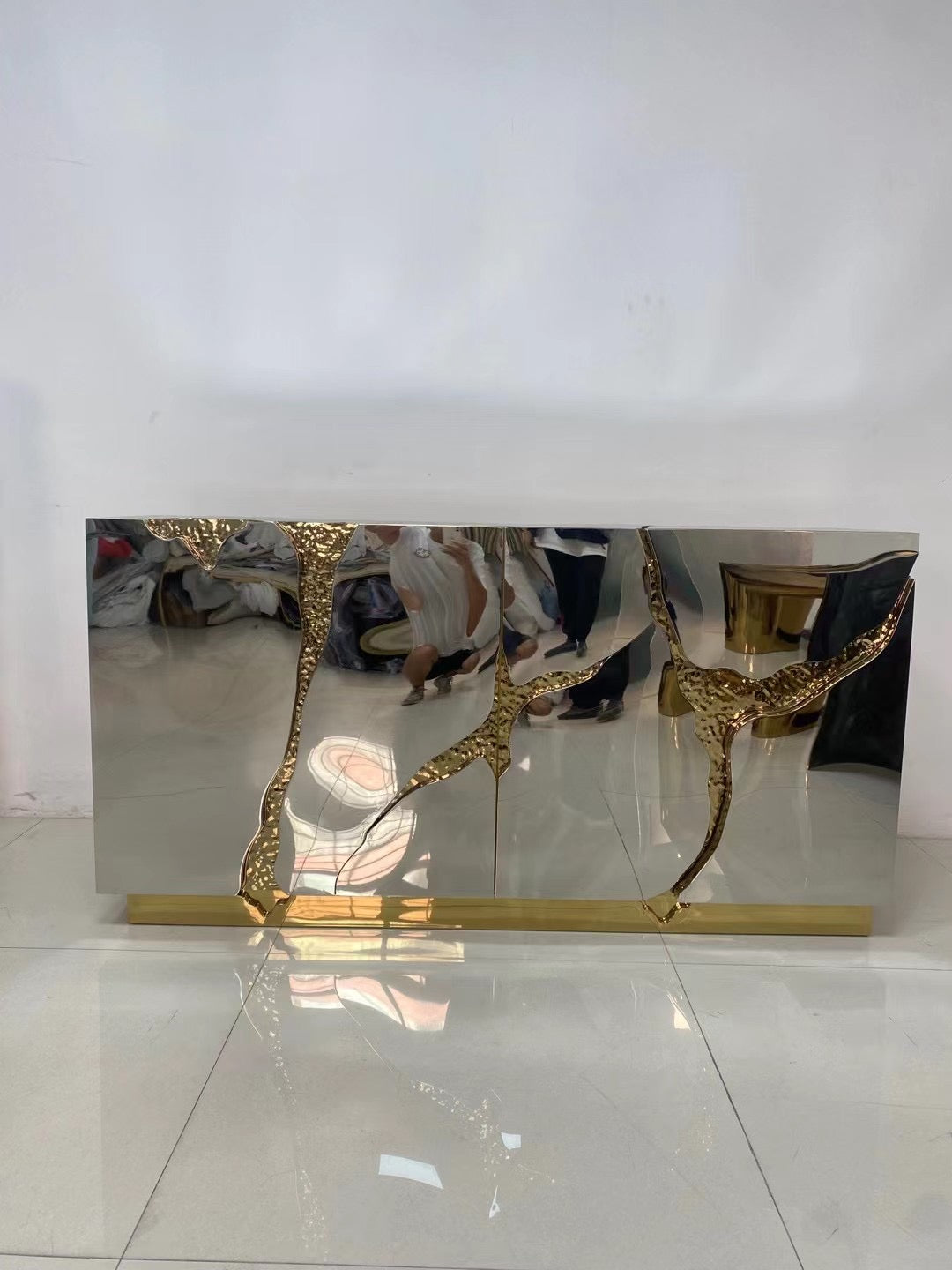 Stainless steel cabinet fashion design