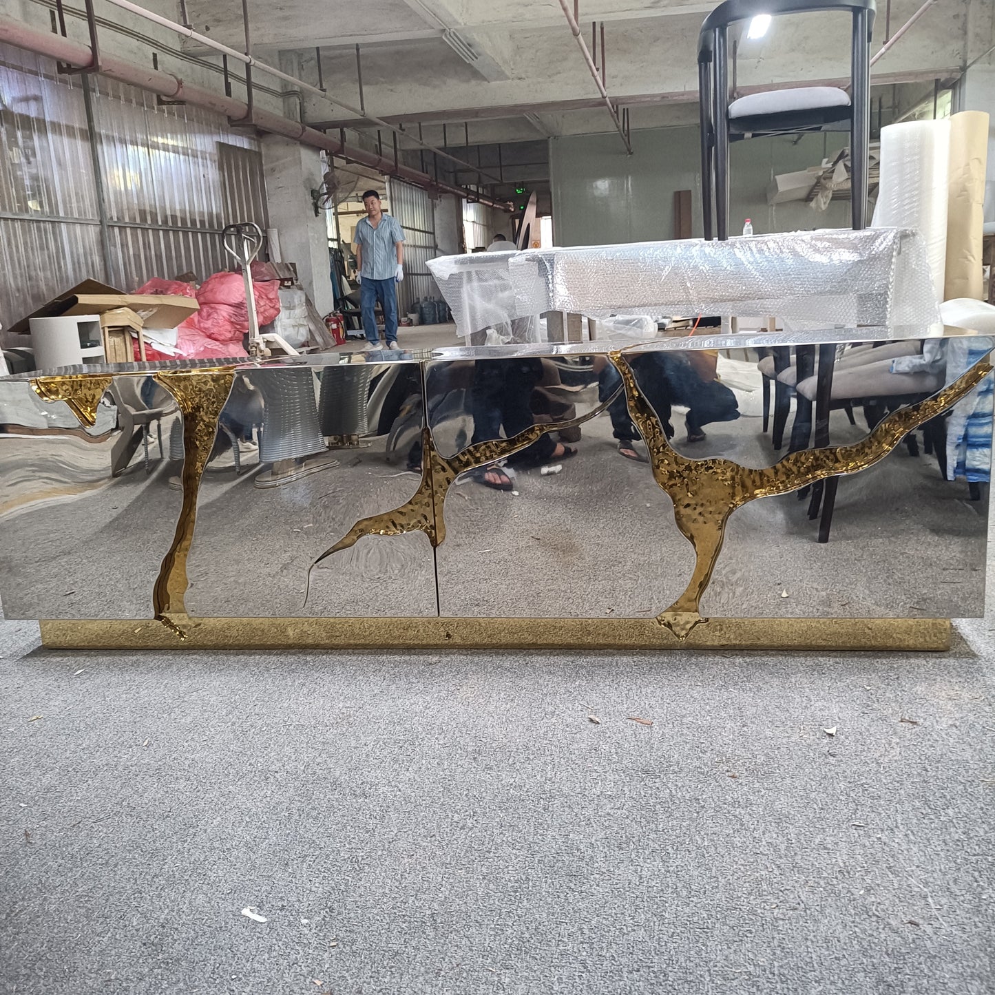 Stainless steel cabinet fashion design